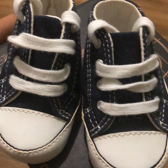 Converse - Picture 2 of 3